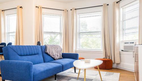 2 kitchens Perfect For Groups 4BR 2BA Near Assembly and Boston - Foto 1