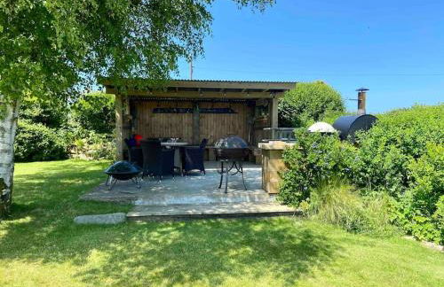 Delightful 3 bed cottage with hot tub & sea views. - Photo 26