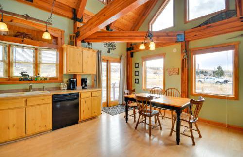 Off The Beaten Path Cabin with Mtn Views and Hot Tub - Foto 7