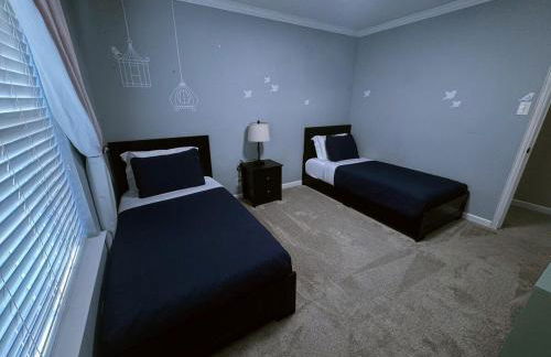 4-Bedroom Home with Private Pool in Euless - Foto 14