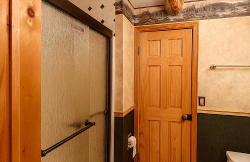 Crabapple-Secluded cabin with pond creek access, hot tube, fire pit in Blue Ridge - Photo 22