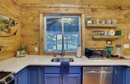 Lakefront Haven Modern Cottage - Foto 19