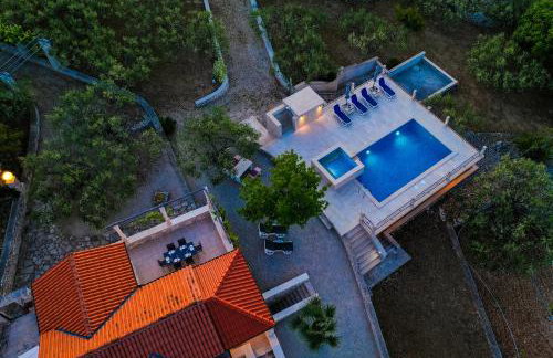 VILLA AGAPE - Three bedroom villa on 15k m2 olive grove - Incredible 360 view - Free parking - Private pool and jacuzzi - Foto 32