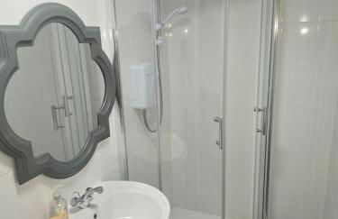 New 4bedroom house near Manchester Airport - Photo 12