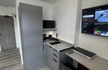 Resilets - Mood Studio 2 - Central Modern 2 Bed - Photo 8