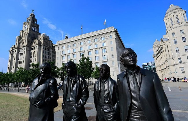 Tour di 3 ore a terra per piccoli gruppi dei Beatles di Liverpool - Foto 1