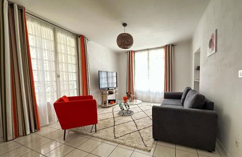 Polichinelle Hyper Centre - Wifi - Balcon & Parking Proche - Foto 3