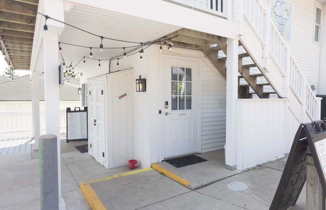 Heaven on Earth! 2 BDR Fontana Flat, Walk to Lake - Photo 35