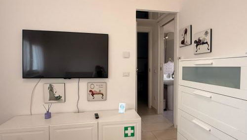 Azure Oasis with parking near the airport & beach - Foto 2