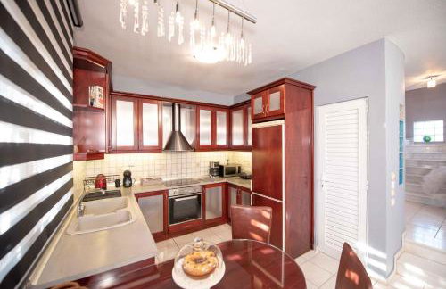 Dana's Luxury Maisonette - Photo 38