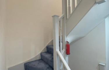 Luxxe House with Hot tub and Pool table - Photo 18