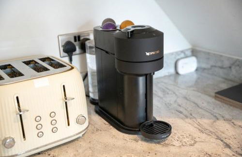 4 Bedroom Winchester Town House, central, parking - Foto 9