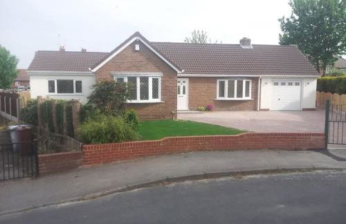 Spacious modern three Bedroom Bungalow ample parking - Foto 13