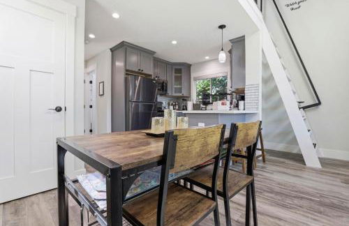 Angie Oasis Yard, Loft & Stocked Kitchen - Photo 13