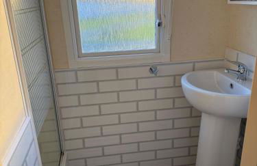 Captivating 2-bed Static Caravan in Holyhead - Foto 16