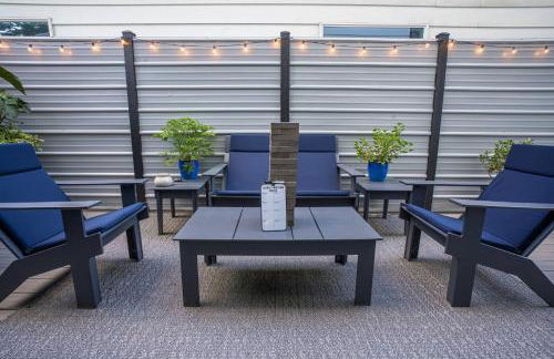 3 bed 3 bath Modern Luxury Home with Hot Tub and Rooftop Patio - Foto 35