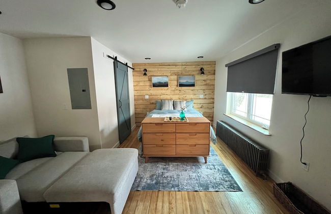 Dollhouse Downtown - Photo 14