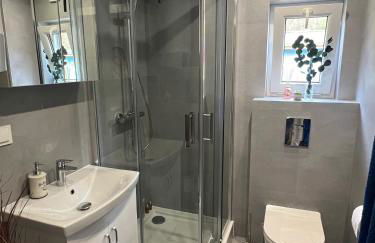 Tinyhouse Frida &ndash Stilvolle Auszeit am See Natur & Ruhe in Stuer Mecklenburgische Seenplatte - Foto 7