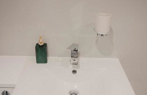 Modern Flat l Molineux 5 Min l Smart TV l WiFi l Free Parking - Foto 21