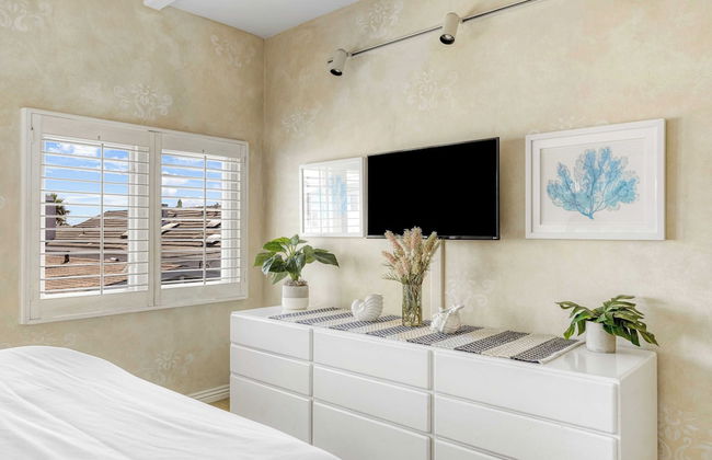 Shoreline Villa by Avantstay Steps to the Beach, Bay, & Pier! - Photo 21