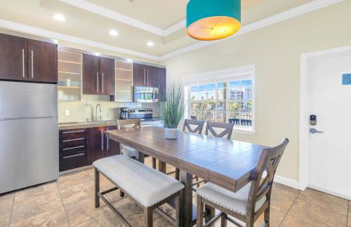 New! Remodeled, Pool-Side, 1-min to Beach Path! - Foto 47