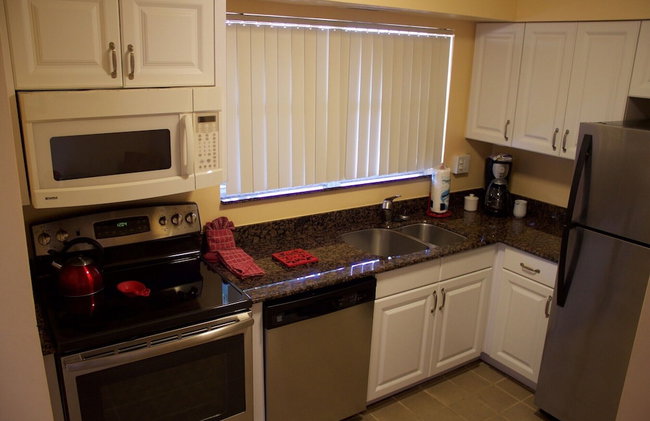 Palm Beach Waterfront Suites - Photo 44
