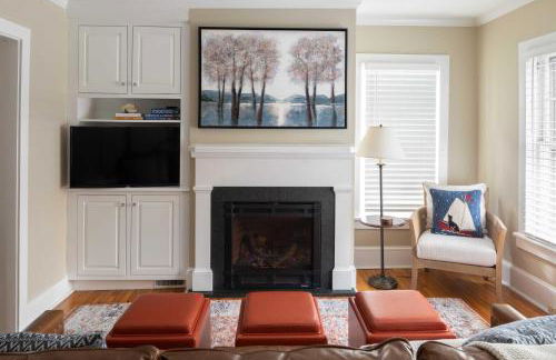 Brooke House In The Heart of Downtown with Patio! - Foto 5