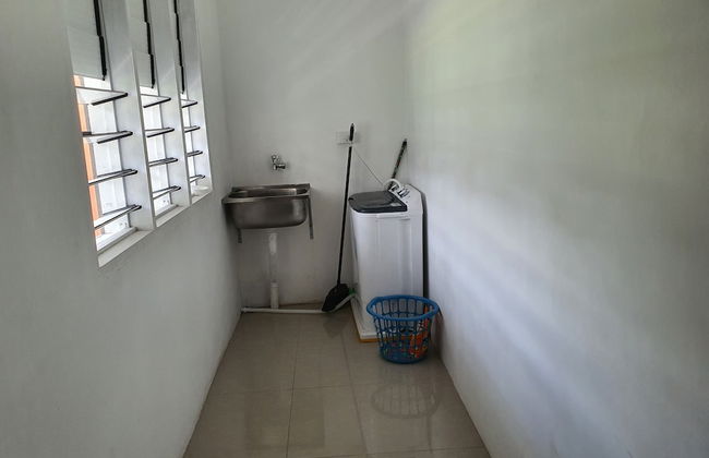 Master Bedroom with Shared Kitchen - Photo 26