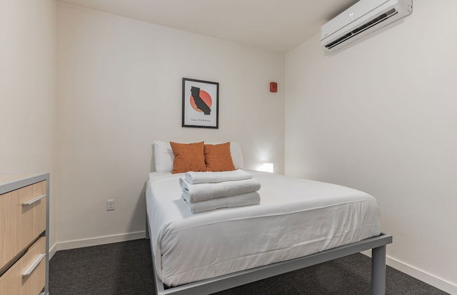 Modern Apartment With Upgraded Amenities Near CSU - Foto 6