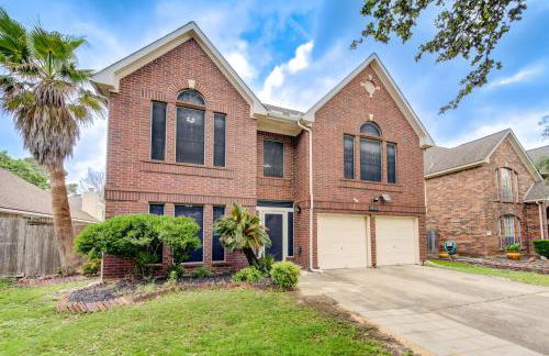 Amazing Getaway Home - 4 Bedrooms 2,5 Baths - West Houston, Katy, Richmond - Huge Pool, Mini-Golf, PingPong, Billards, BBQ, Katy Asian Town, Typhoon Waterpark, King Bed - Foto 58