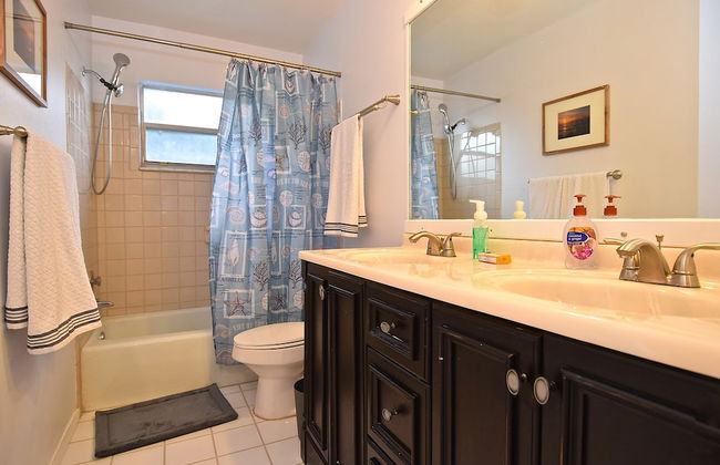 Crescent Street by VTrips - Photo 16