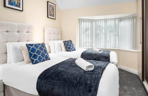 Four Bed House - Sleeps 7 - Garden - Parking - Smart TV 6COK - Photo 9