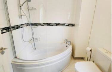 3 Bedroom Guest House in Dudley - Foto 12