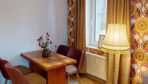 Retrochic in zentraler Lage, nur 1 Minute bis zur Haltestelle der Linie 5, WLAN - Foto 4