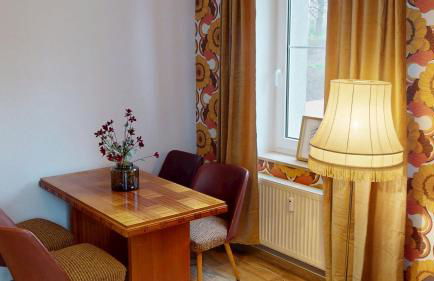 Retrochic in zentraler Lage, nur 1 Minute bis zur Haltestelle der Linie 5, WLAN - Foto 4