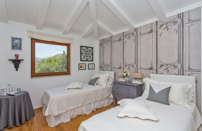 Luxury Villa Dolce Vita with Pool - Photo 4