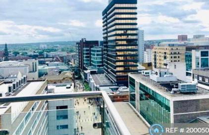 Award Winner of 2026 &2025 traveller & Best guest rated apartment, two bedroom, #1 Leeds city centres most central location, Great 180 degree views,balcony , PARKING onsite, Netflix & WiFi - Foto 1