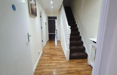 5 Bedroom House by monishortlets - Foto 68