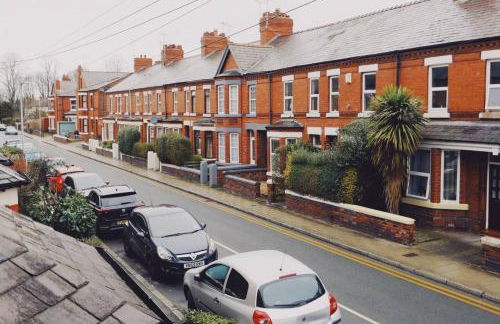 Contemporary Victorian Townhouse - walking distance to train station and Chester city centre - Photo 13
