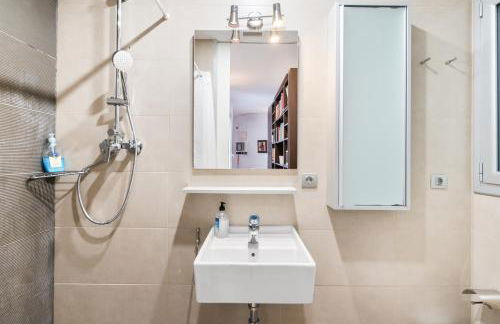 For couples, families and groups, Barcelona center - Photo 19