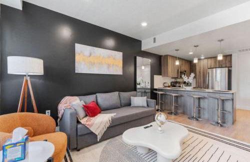 Modern 1BR w Parking, Near Temple Square & Delta Center - Foto 2