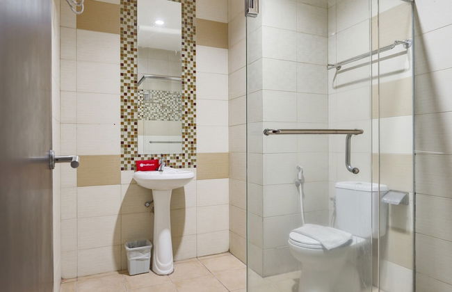 RedDoorz Apartment near Grand City Mall - Foto 14