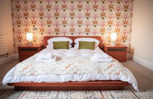 5 Bed Luxury Townhouse with Hot Tub, Rooftop Terrace, Perfect for Groups, Near Cruise Terminal - Foto 42