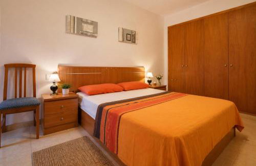 Cozy & Bright 2BR with Balcony, Pool & Garden View- Fenals - Foto 6