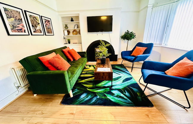 Premium 4 Bed Detached in Heswall - Photo 1