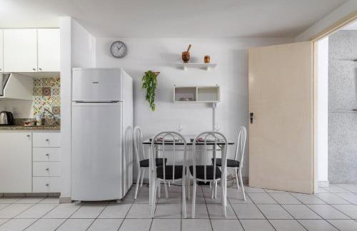 Apartamento com varanda de frente para o MAR - Angra dos Reis - Shopping Piratas - Portaria 24hs - Foto 5