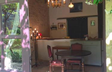 Séjour à deux au Château d'Autoire, studio de charme, tonnelle, vue vallée et village - Foto 13