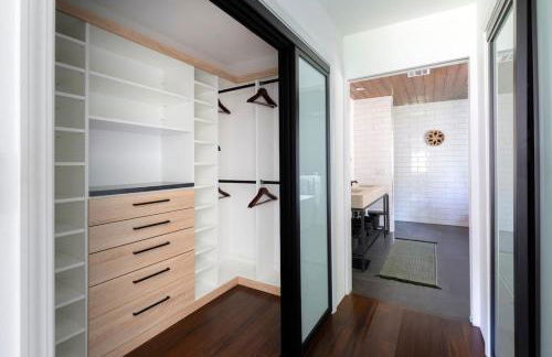 Sun-Drenched Spanish Manor Home in Mar Vista - Foto 35