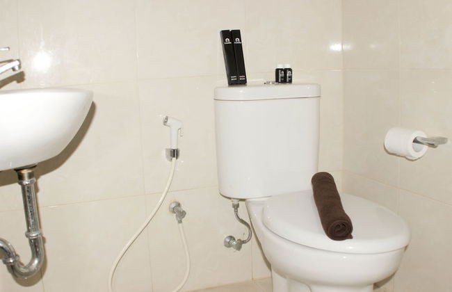 Homey And Cozy Studio Apartment At Elvis Tower - Foto 9