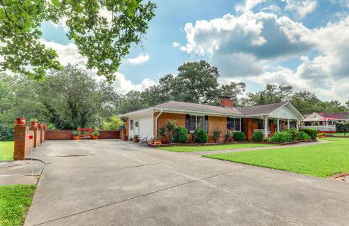 Charming Stone Mountain Studio Deck and No Steps - Foto 26